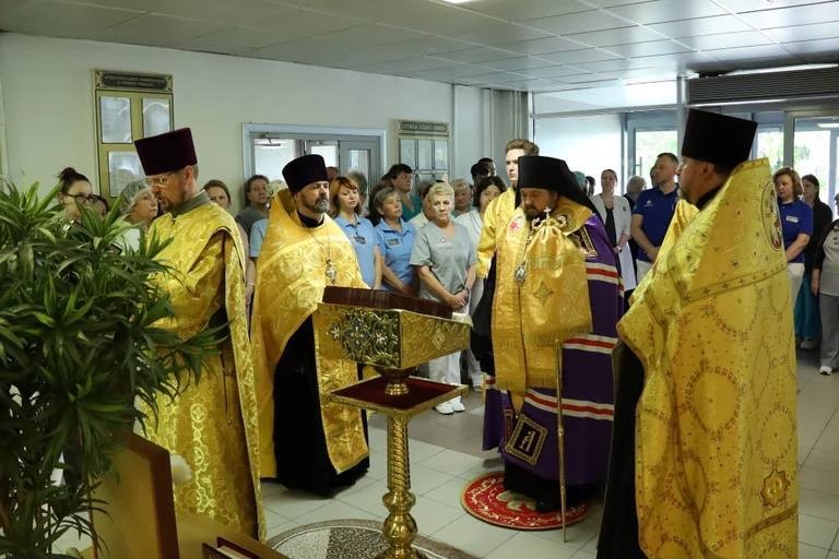 Преосвященнейший Владыка Авксентий, епископ Несвижский, викарий Патриаршего Экзарха всея Беларуси, посетил Городскую клиническую больницу скорой медицинской помощи г. Минска