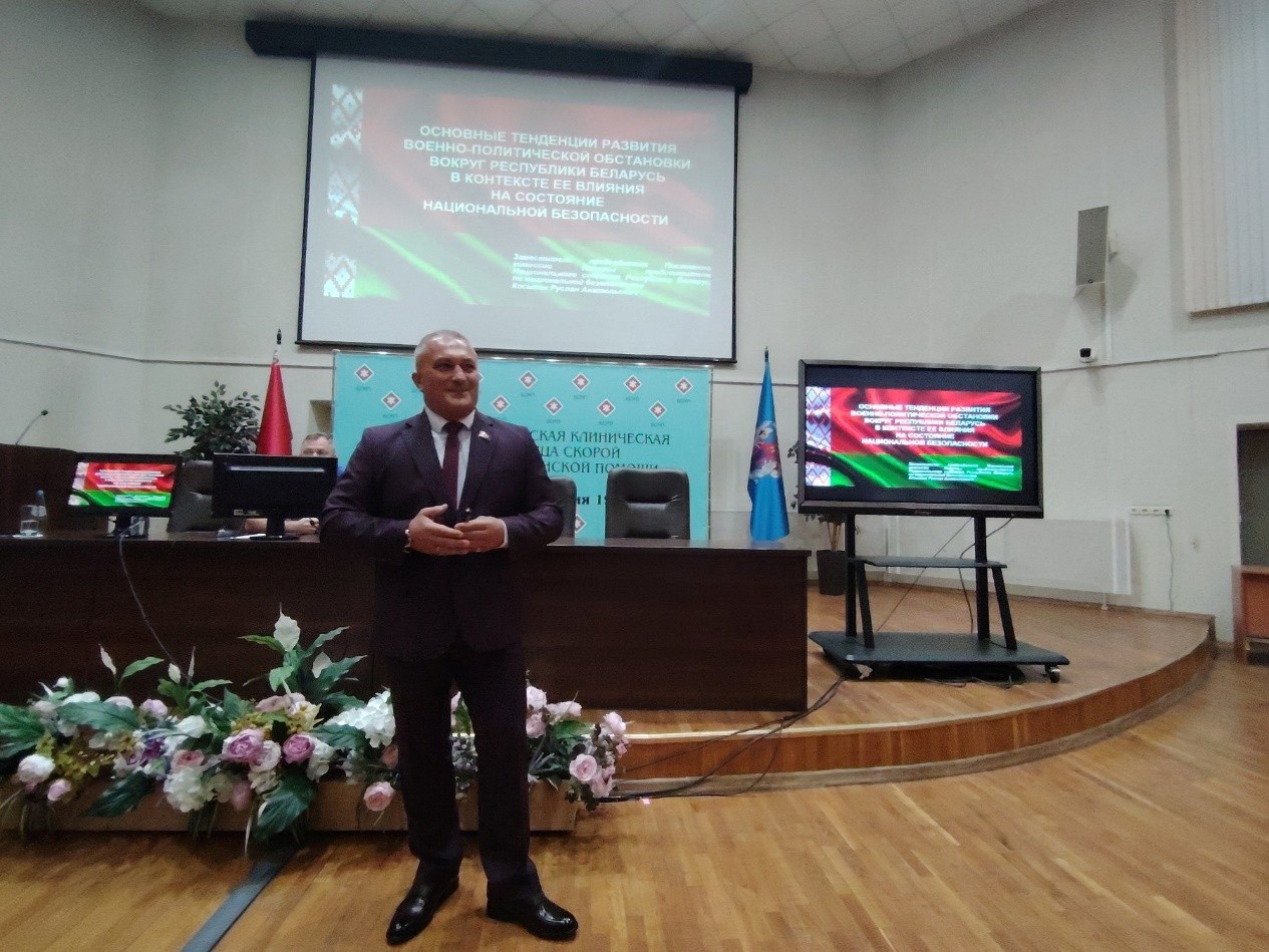 В БСМП в рамках Единого дня информирования прошла важная встреча коллектива с депутатом Палаты представителей Национального собрания Республики Беларусь Русланом Анатольевичем Косыгиным